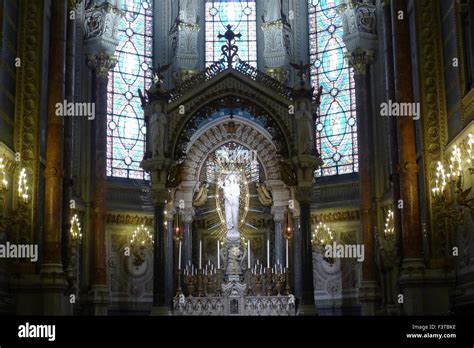 Millefaut la Virgen María en la Basílica de Nuestra Señora de Fourvière