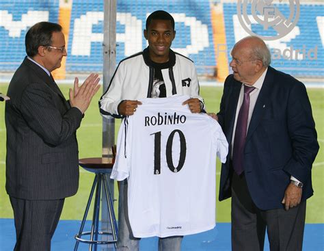 Filho de Robinho começa a jogar no Santos saiba detalhes Café do