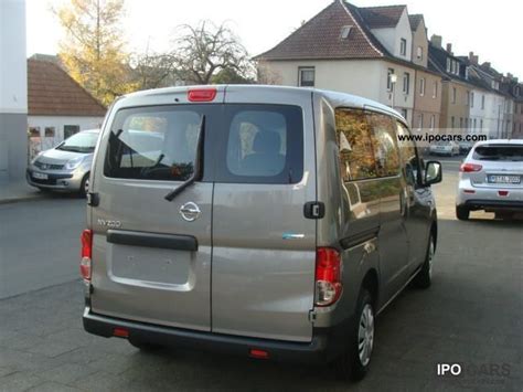 2011 Nissan NV200 Combi Premium 7 Seater - Car Photo and Specs