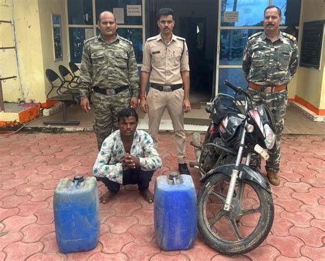 A Young Man Caught With 80 Liters Of Raw Liquor One Ran Away 80 लीटर