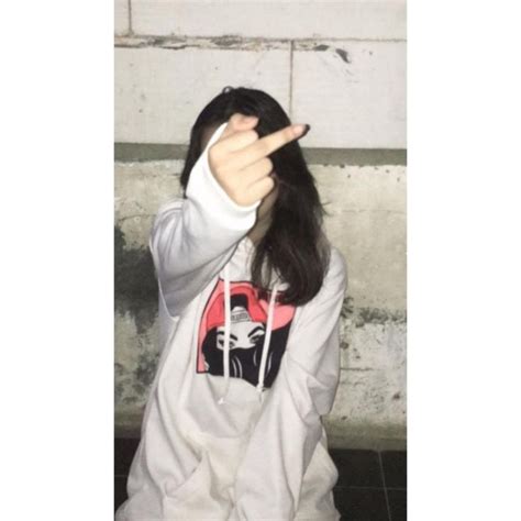 vieny hand girl tomboy dp  instagram attitude pic gril cute