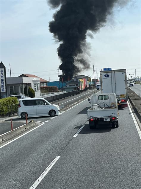 【火災】埼玉県行田市小敷田 国道125号線沿いスクラップ屋さんで火事「トラックが燃えて黒煙が上がってる、周辺道路が車線規制で渋滞」行田 3月