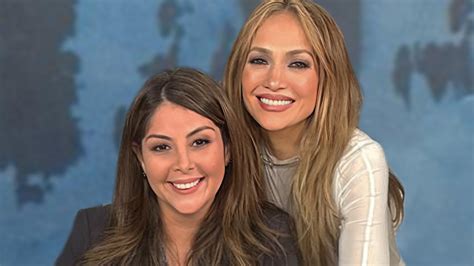 Jennifer Lopez Conversa Con La Directora De Vuelo De La Nasa