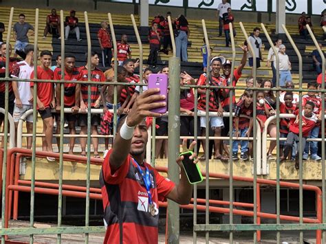 QUEM É LORRAN O CAMISA 10 AMADO PELA TORCIDA DO FLAMENGO