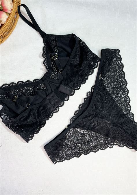 Conjunto Calcinha E Suti Sensual Em Renda Sem Bojo Aro Meia Ta A