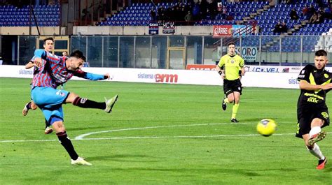 Di Carmine Firma Il Millesimo Gol Casalingo In C Del Catania Tutto Il