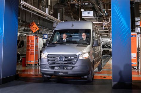 Mercedes Benz Celebra O In Cio De Produ O Da Sprinter El Trica