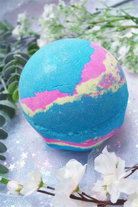 Review Lush Giant Intergalactic Bath Bomb Oh My