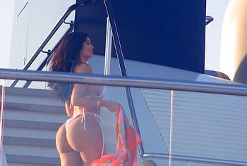 Kylie Jenner Naked And Tiny Bikini Ass Shots Playcelebs Net