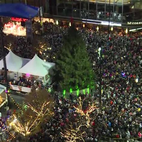 Fountain Square Tree Lights Up Kicking Off Christmas Season