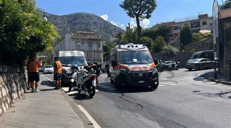 Piano Di Sorrento Ennesimo Incidente Allo Stop Del Cavone Con Il Corso