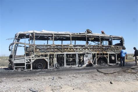 MAS DE 50 PASAJEROS SE SALVAN DE MORIR CALCINADOS SE INCENDIA AUTOBUS