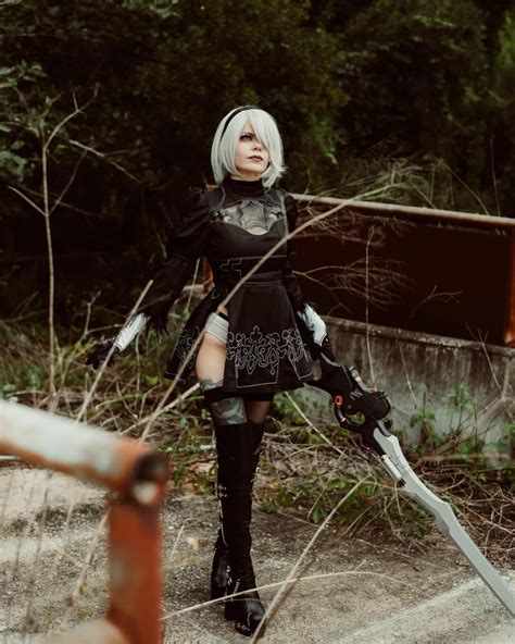 Modelo Funeral Devil Fez Um Ousado Cosplay Da B De Nier Automata