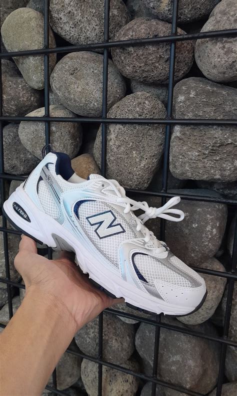 New Balance Indigo White Fesyen Pria Sepatu Sneakers Di Carousell