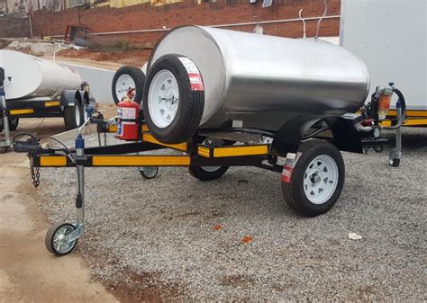 Versatile Liter Bowser Stainless Steel Trailers