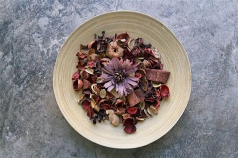 How to Prepare a Potpourri Bowl | Family Frugal Fun