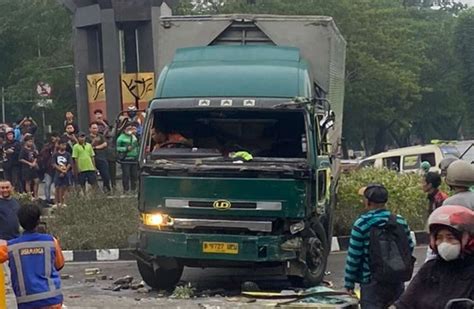 Fakta Kecelakaan Maut Di Cipondoh Tangerang Truk Seruduk Puluhan