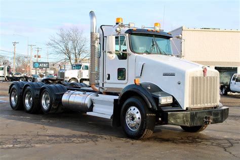 2009 Kenworth T800 Day Cab Tri Axle Cummins ISX15 450HP 18 Speed