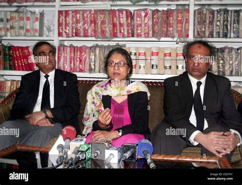 Supreme Court Bar Association Scba President Asma Jahangir Gestures