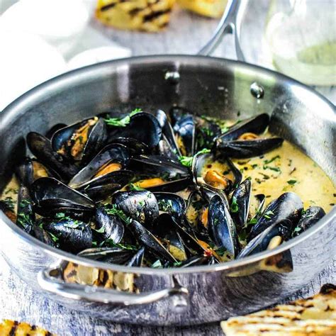 Mussels with Garlic and Wine | How To Feed A Loon