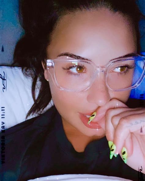 Demi Lovato Glasses / Demi Lovato Shares What Happened With Ex Max ...