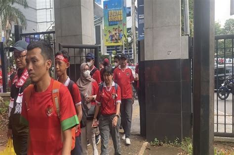 Jelang Laga Indonesia Vs Irak Suporter Timnas Mulai Ramai Di Stadion GBK