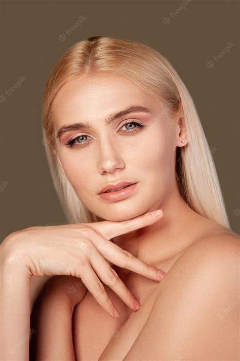 Rostro De Belleza Rejuvenecimiento De La Piel Mujer Rubia Con