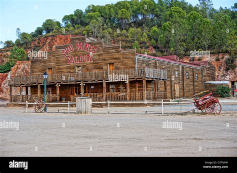 Western movie saloon hi-res stock photography and images - Alamy