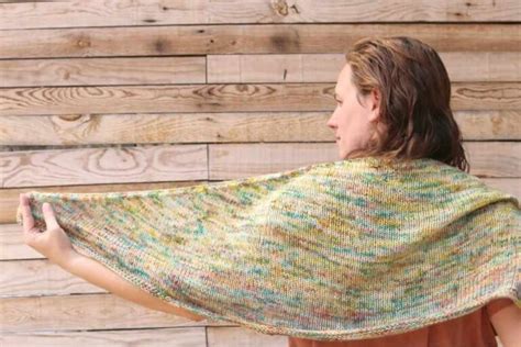 Make The Easiest Semi Circle Knitting Shawl