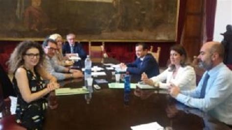 Messina A Palazzo Zanca L Incontro Tra Il Sindaco De Luca E Il Dott Cama