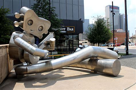 Day Trips The Traveling Man Dallas Sculptures Along The Expressway