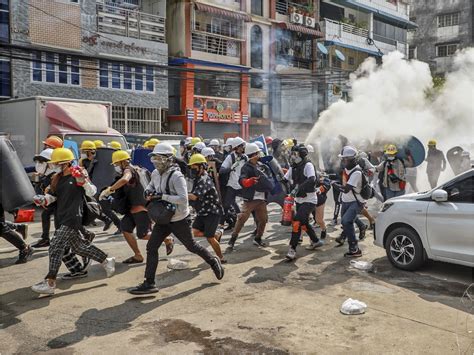 據報緬甸軍警昨日實彈鎮壓示威至少38死 聯合國特使：最血腥的一日 星島日報