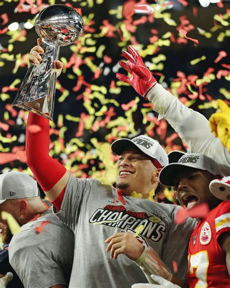 Patrick Mahomes Chiefs Holding 2019 Super Bowl Trophy 8x10 Color Photo Ebay