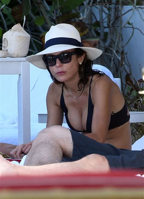 Bethenny Frankel Bikini Candids Relaxing By The Pool In Miami Beach