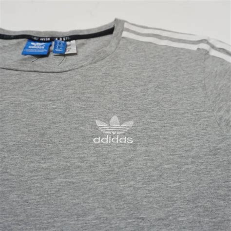 Adidas Sample T Shirt Fesyen Pria Pakaian Atasan Di Carousell