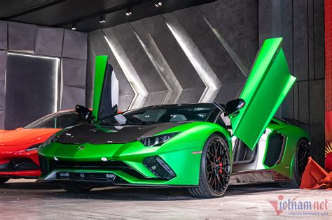 Top 300 + lime green lamborghini aventador