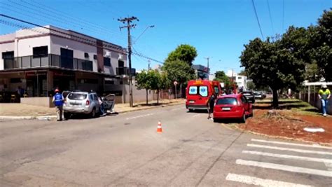 Veículos batem em cruzamento no Bairro Coqueiral Vídeo Dailymotion