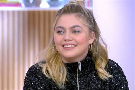 Louane partage un tendre cliché de sa fille Esmée les fans sont attendris