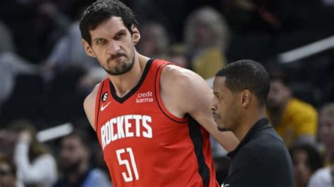 Boban Marjanovic Reste Dans La Raquette Des Rockets