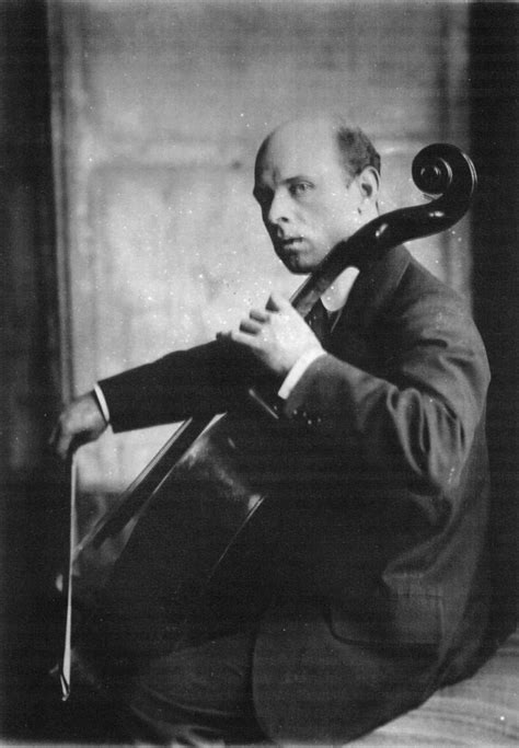 15 Famous Cellists And Their Cello Performances Male And Female Cellists Cmuse