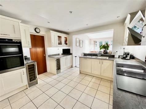 Thorn Road West Canford Heath 5 Bed Detached House For Sale 550 000