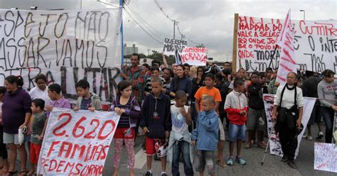 G1 SP 13h Manifestantes liberam a Marginal e bloqueiam acesso à