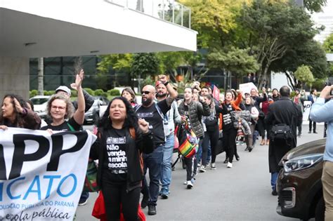 Sob Protestos Deputados Do Paran Aprovam Privatiza O De Geral