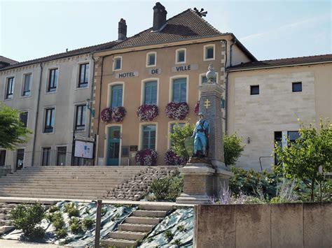 Photo à Gondrecourt le Château 55130 L hôtel de ville Gondrecourt