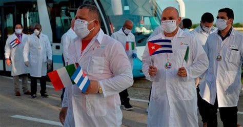 México contratará más médicos cubanos para 2023