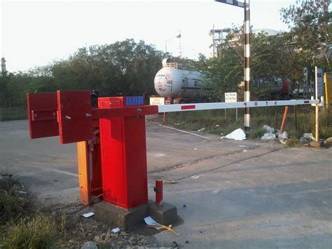 Red And White Mild Steel Road Safety Boom Barrier Kg Size M At