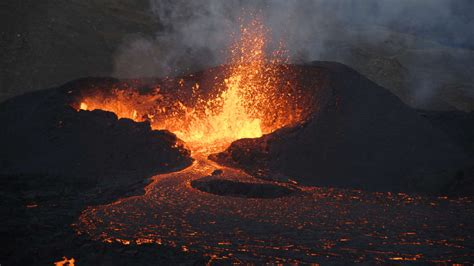 Vulkane Aufbau Formen Und Gefahren Der Feuerberge