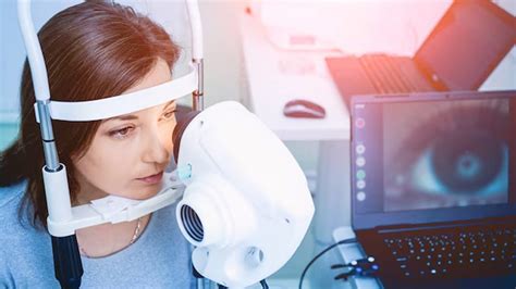 Opting For LASIK Surgery Expert Explains The Right Age And Its