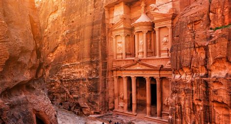 The Royal Tombs Discover Petra S Ancient Tombs Hewn Into The Cliffside