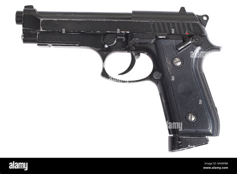 Pistola Beretta M9 Aislado Sobre Fondo Blanco Fotografía De Stock Alamy